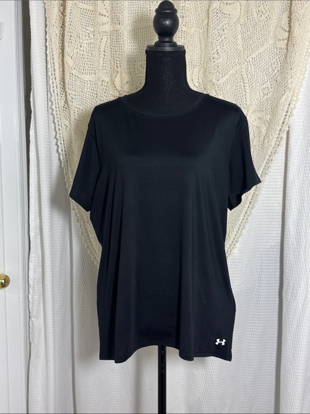 Under Armour Black Short-Sleeve Athletic Tee for Women